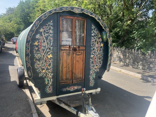 Towable bowtop caravan